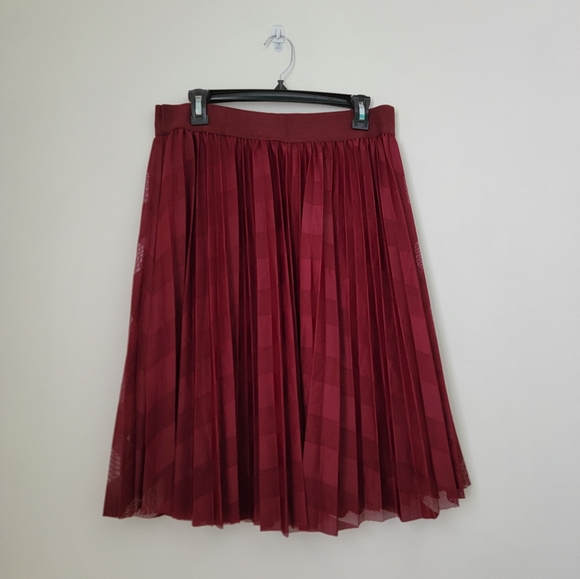 Maroon Pleated Skirt - Picture 4 of 4